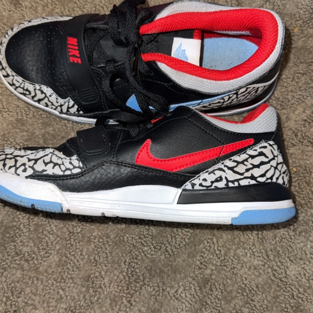 Nike Kids Black and Red Patterned Sneakers